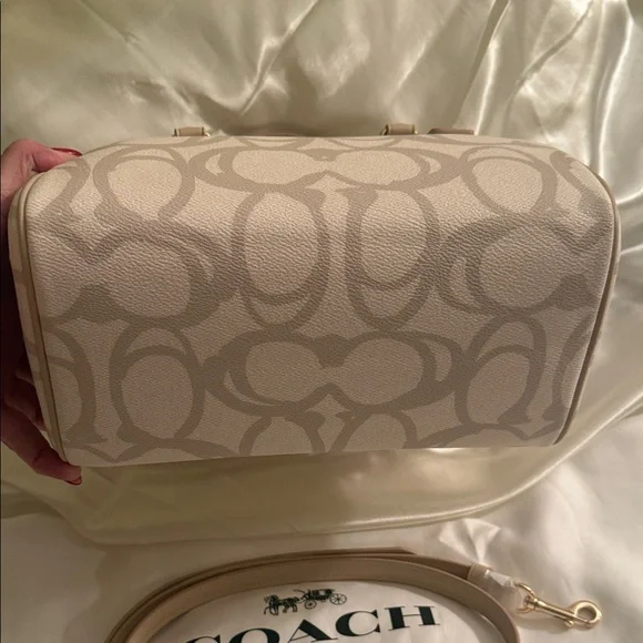 ⭐️Coach NWT Rowan Satchel In Sketch Signature Canvas / Crossbody & Gold Hardware - Picture 10 of 10